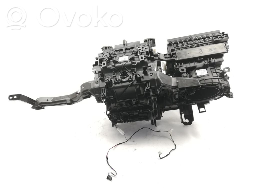 Toyota Yaris Cross Ansamblu cutie climatizare interioară 