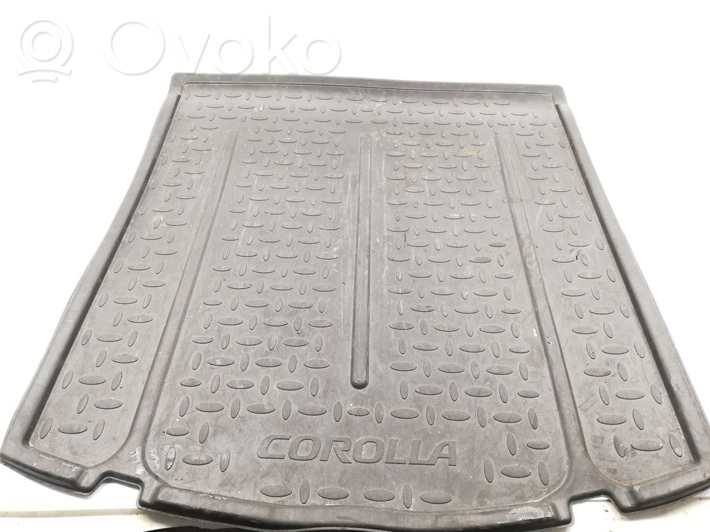 Trunk/boot floor carpet liner