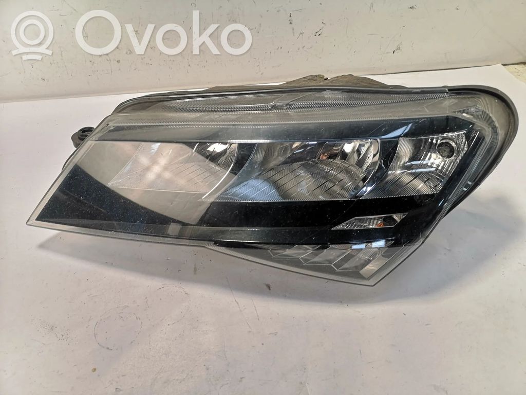 Skoda Superb B8 (3V) Lampa przednia 