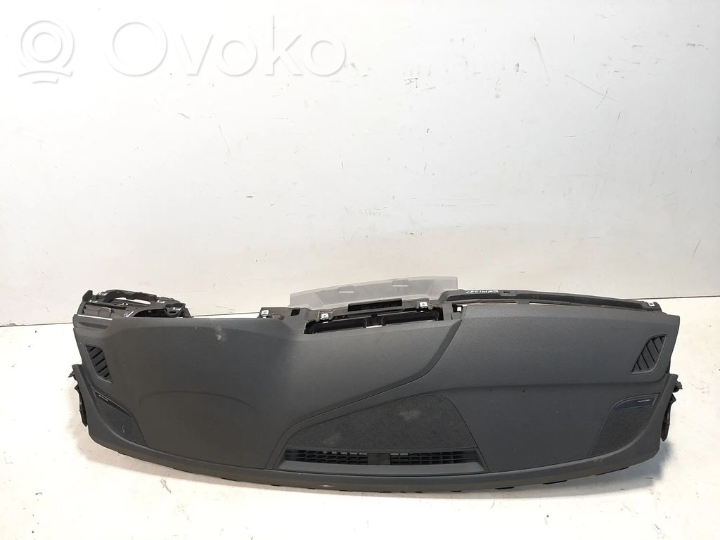 Audi A4 S4 B9 8W Panelis 