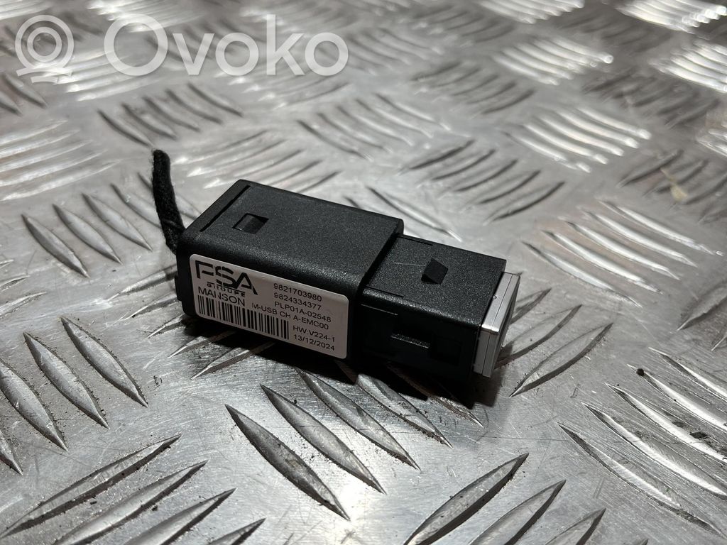 Fiat 600 Enchufe conector USB 