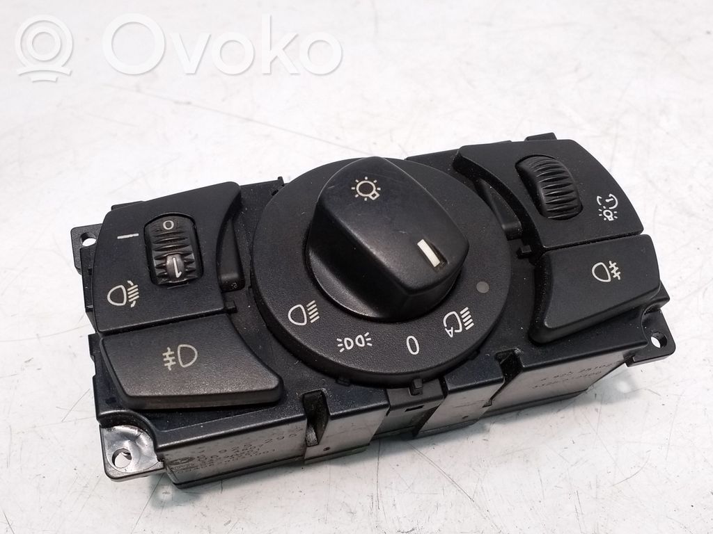 Light switch   6925295