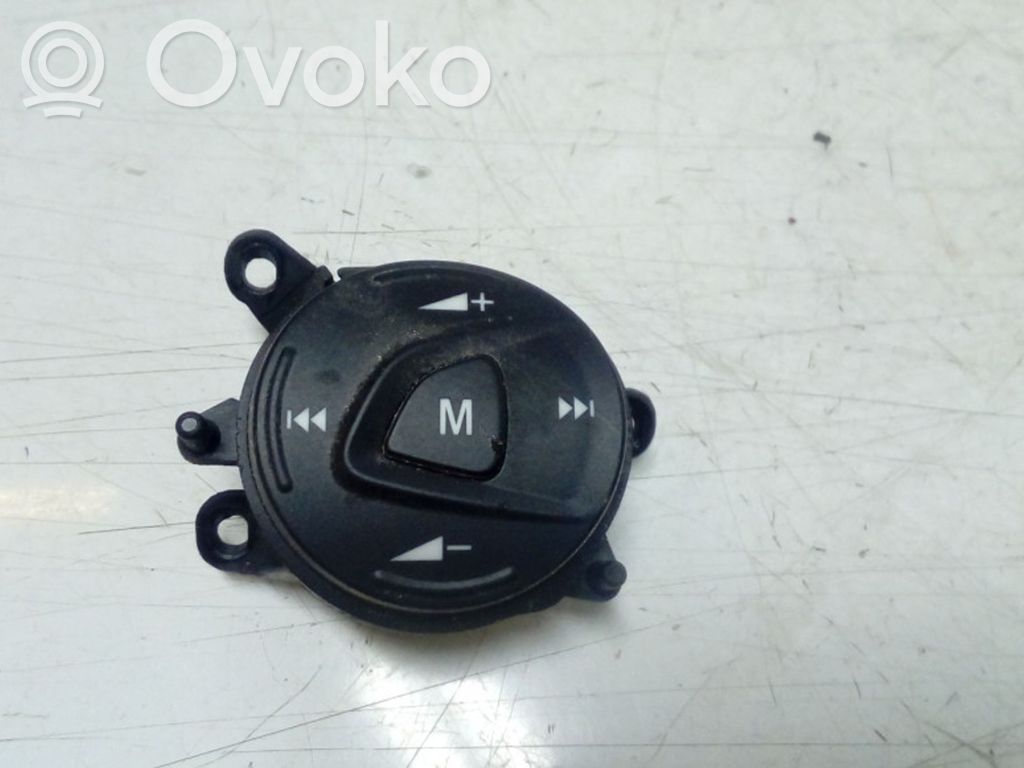 Ford Kuga I Steering wheel buttons/switches 