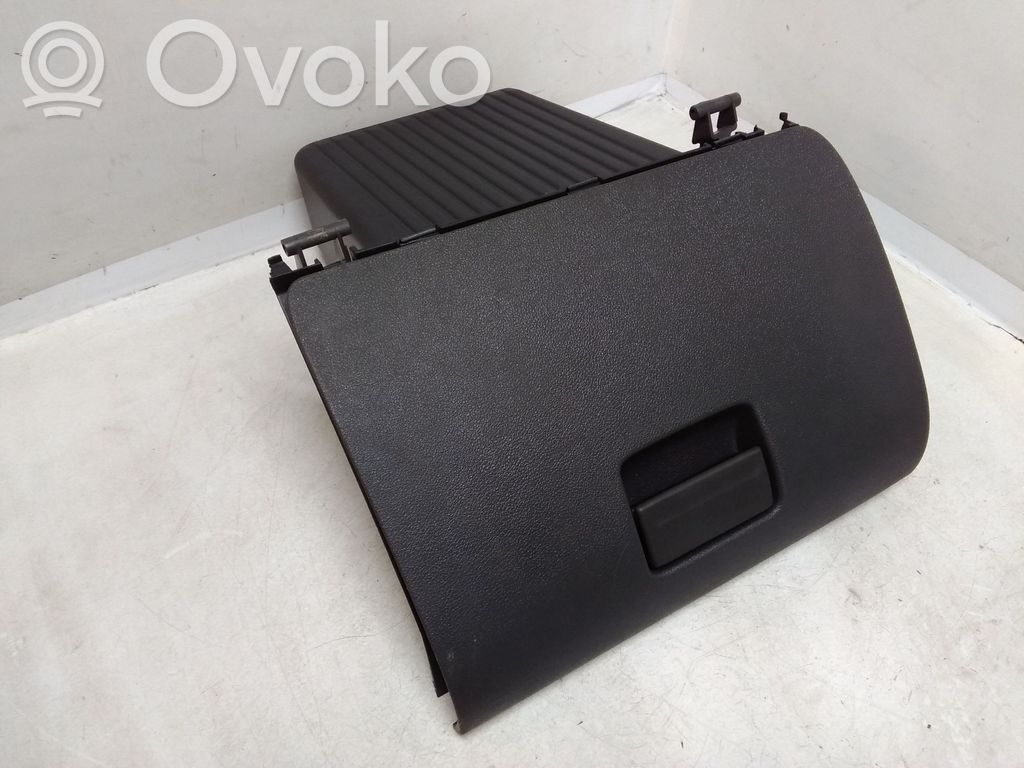 Ford Focus Glove box 