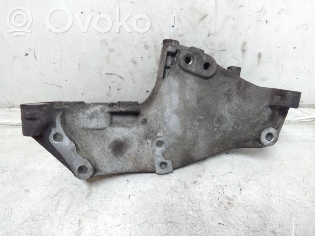 Opel Vivaro Engine mounting bracket 
