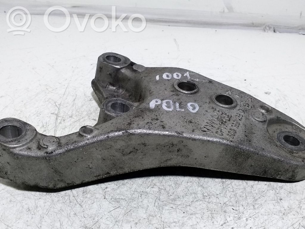Volkswagen Polo Engine mounting bracket 