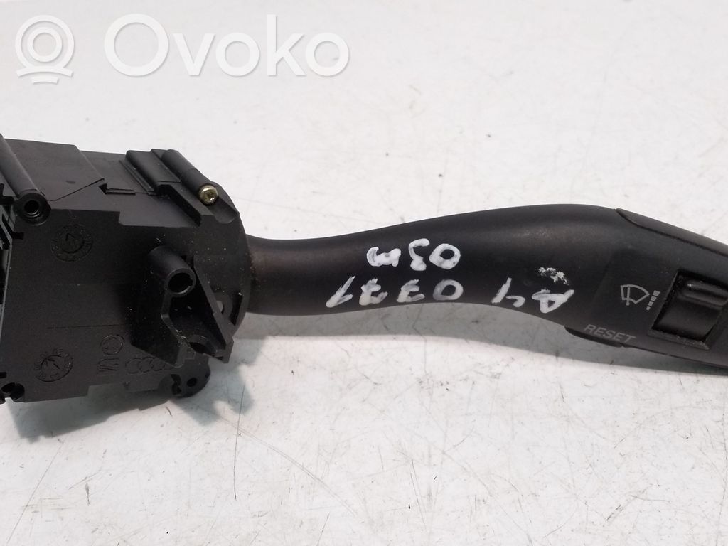Audi A4 S4 B6 8E 8H Valytuvų rankenėlė 