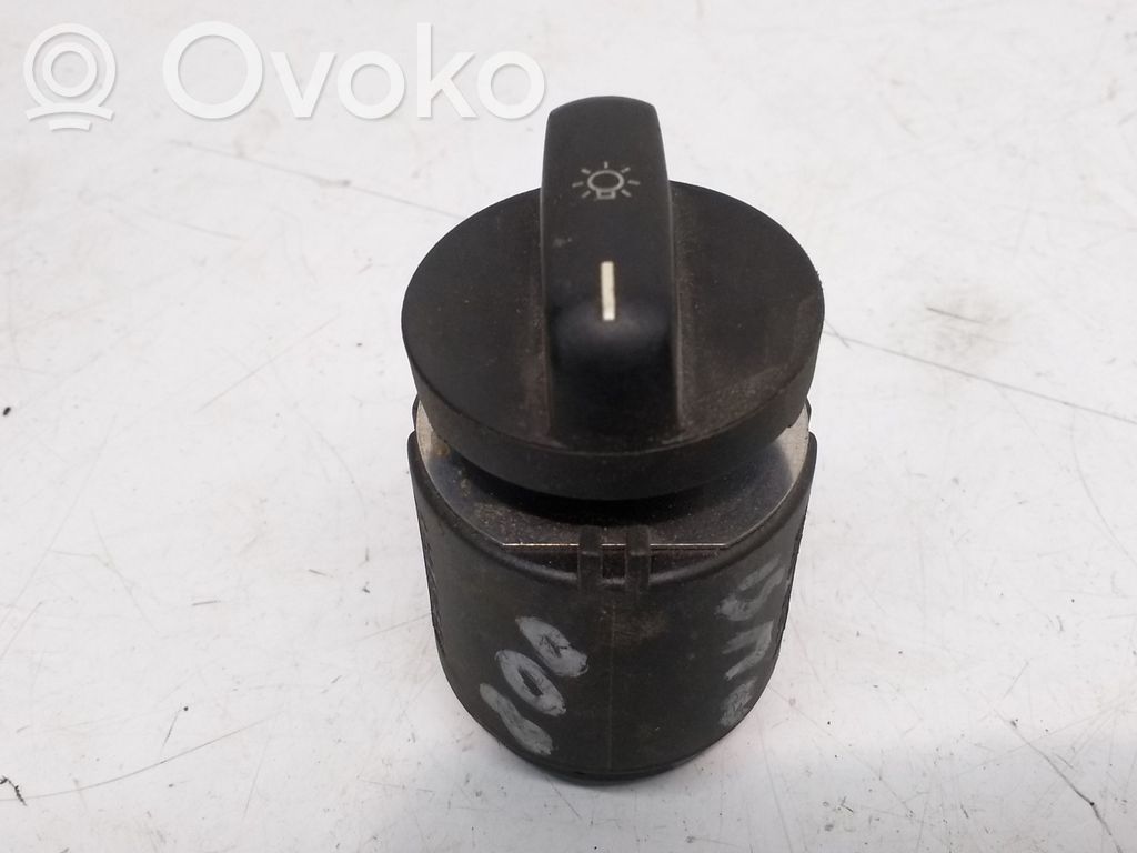 Light switch   8363683