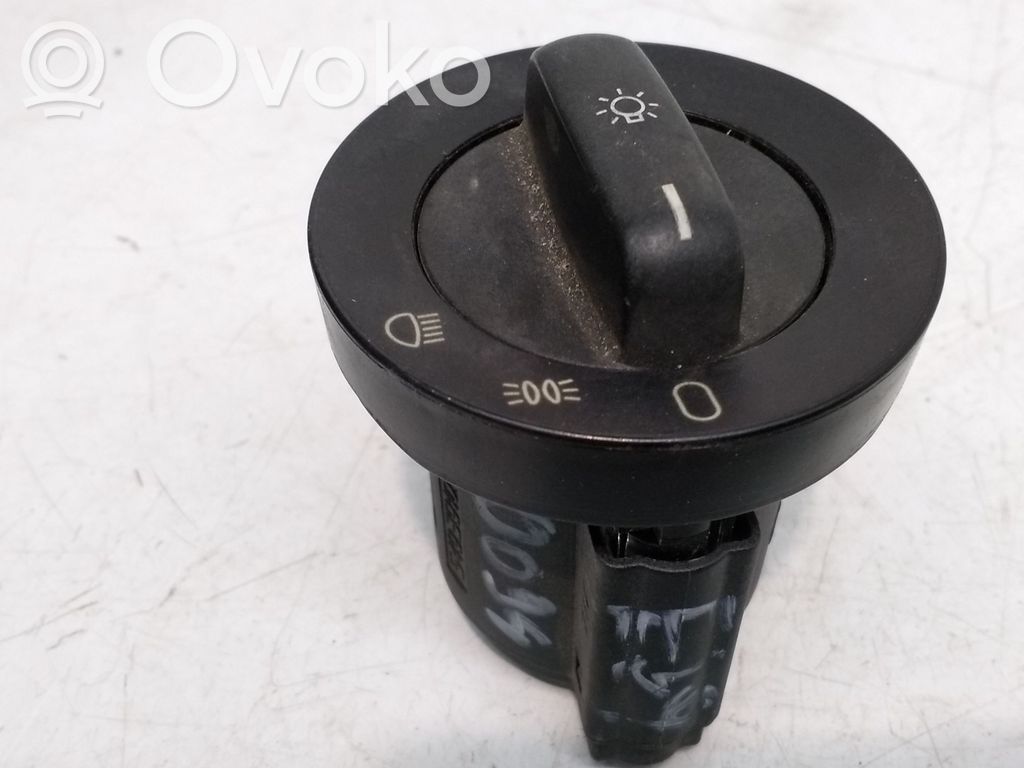 Light switch   8363683