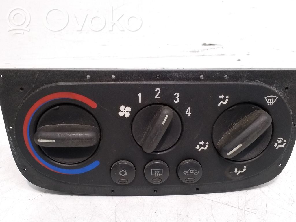 Opel Corsa C Climate control unit 