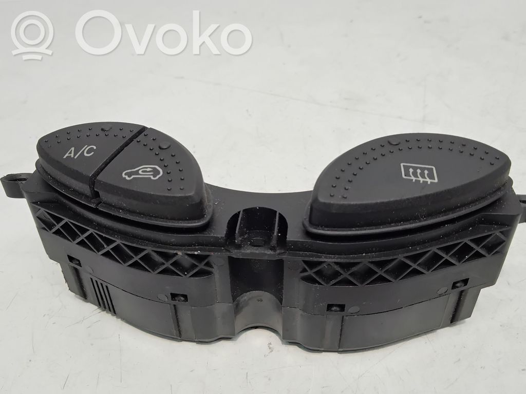 Ford Focus C-MAX Windscreen/window heater switch 