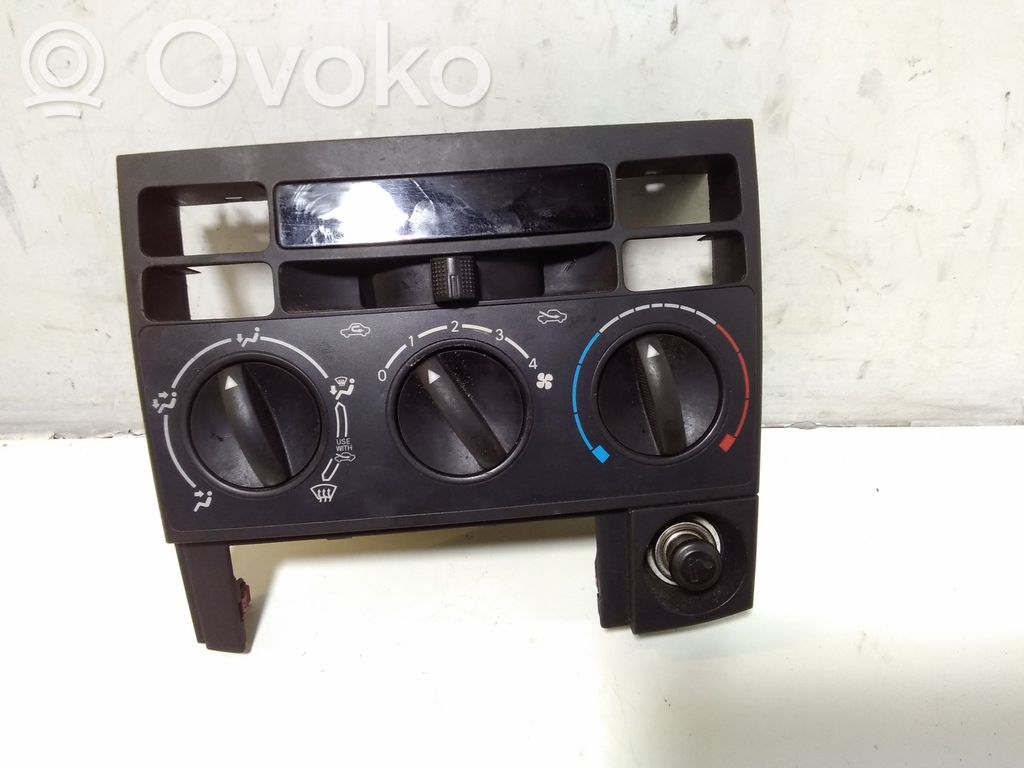 Toyota Corolla Verso E121 Climate control unit 