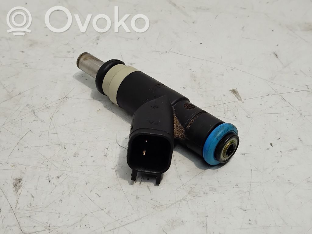 Dodge Caliber Fuel injector 