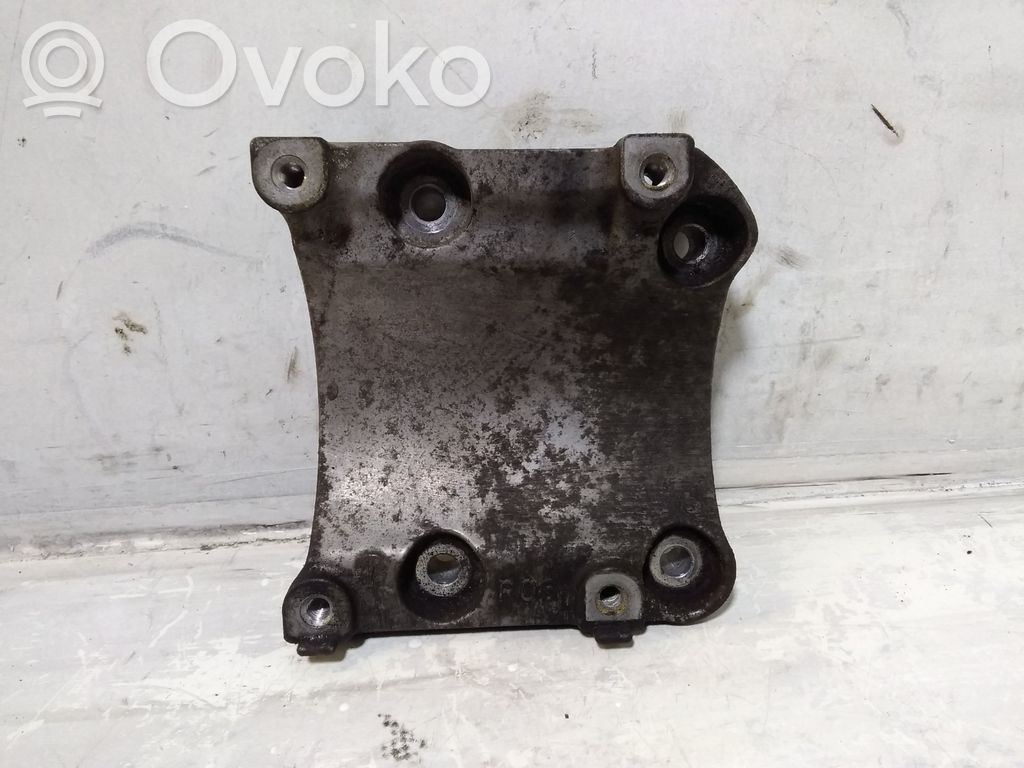 Honda CR-V A/C compressor mount bracket 