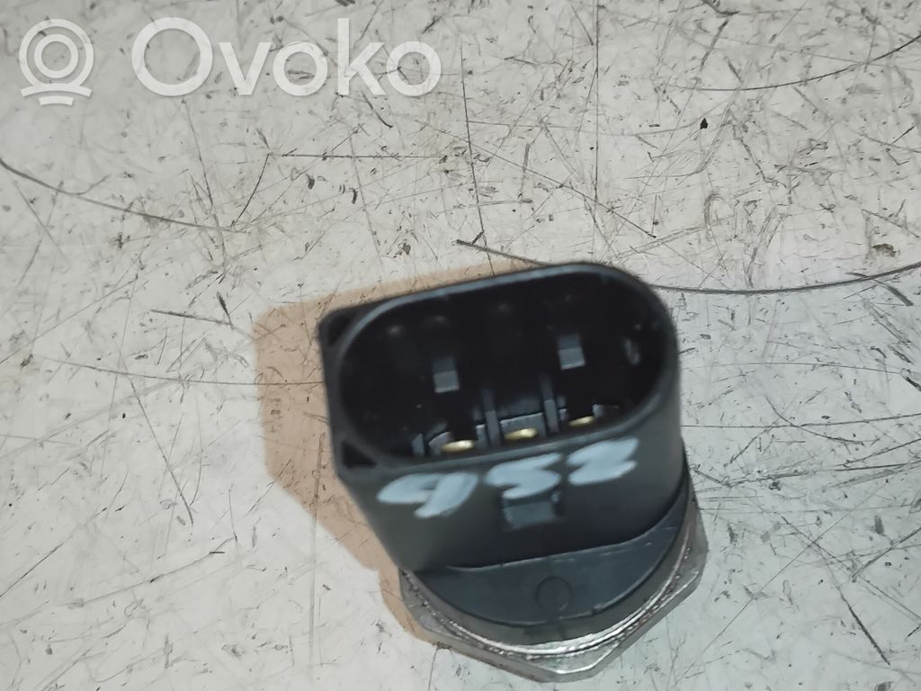 BMW 3 E92 E93 Fuel pressure sensor 