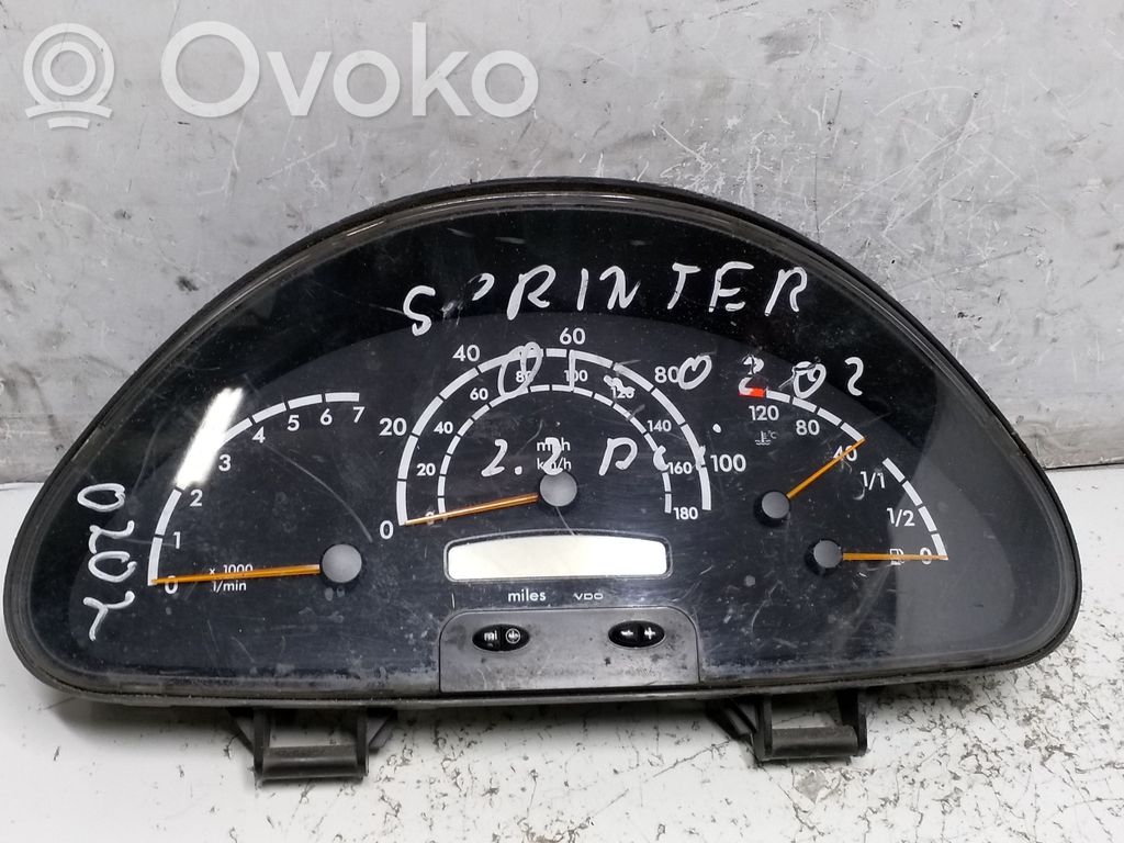 Mercedes-Benz Sprinter W901 W902 W903 W904 Licznik / Prędkościomierz 