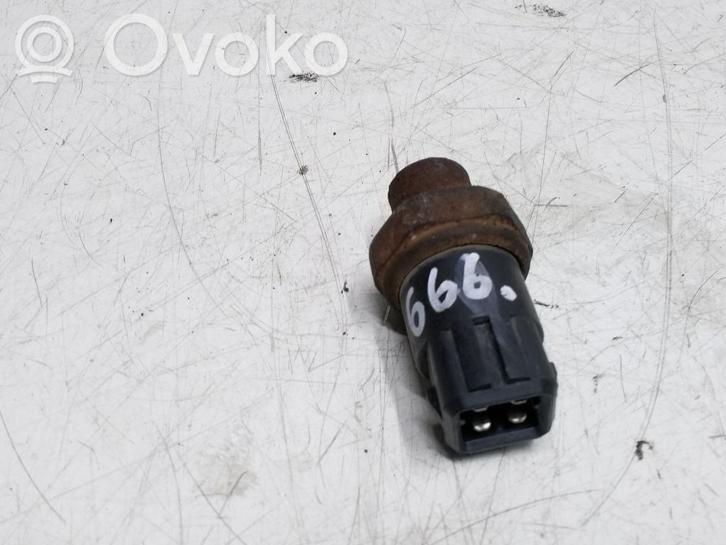 Volkswagen PASSAT B5 Czujnik ciśnienia klimatyzacji A/C 