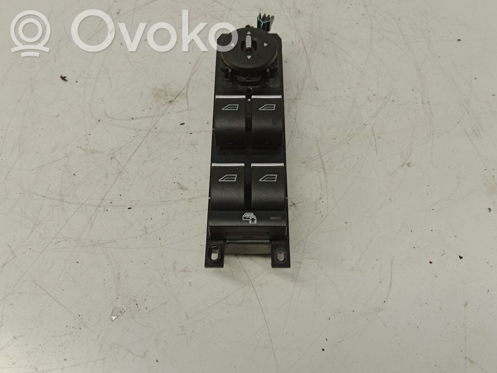 Interrupteur commade lève-vitre   AM5T14A132BB