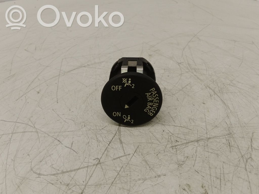 BMW 1 E81 E87 Comutator pornit/oprit airbag pasager 