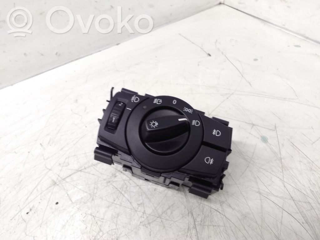 Light switch   693279204