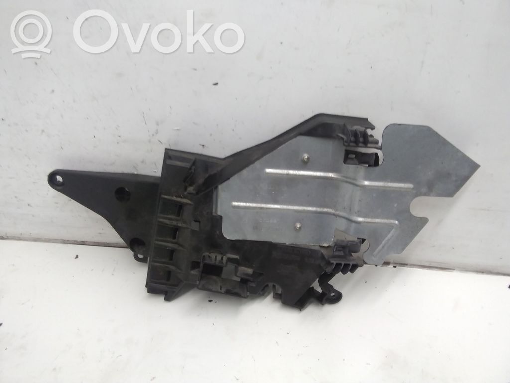 Volvo S80 Rear door exterior handle/bracket 