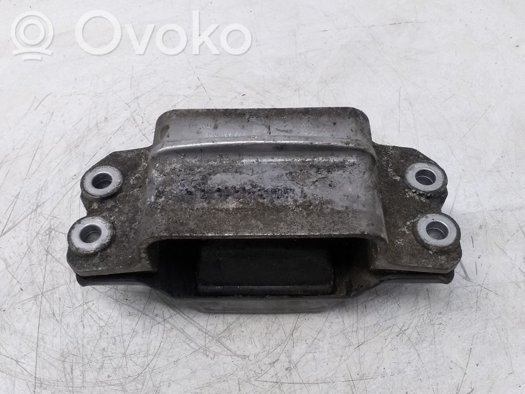 Volkswagen PASSAT B6 Engine mount bracket