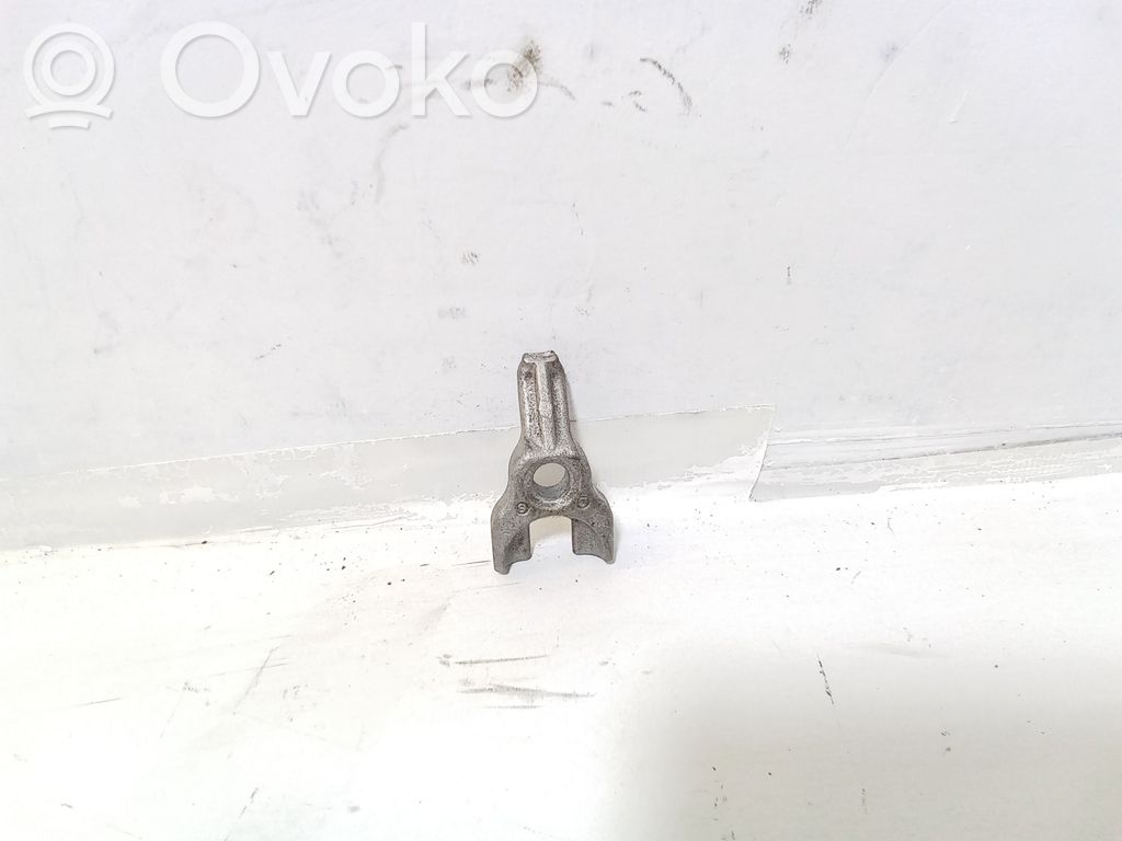 Abrazadera del inyector de combustible