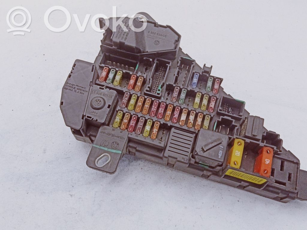 BMW 5 E60 E61 Saugiklių blokas 