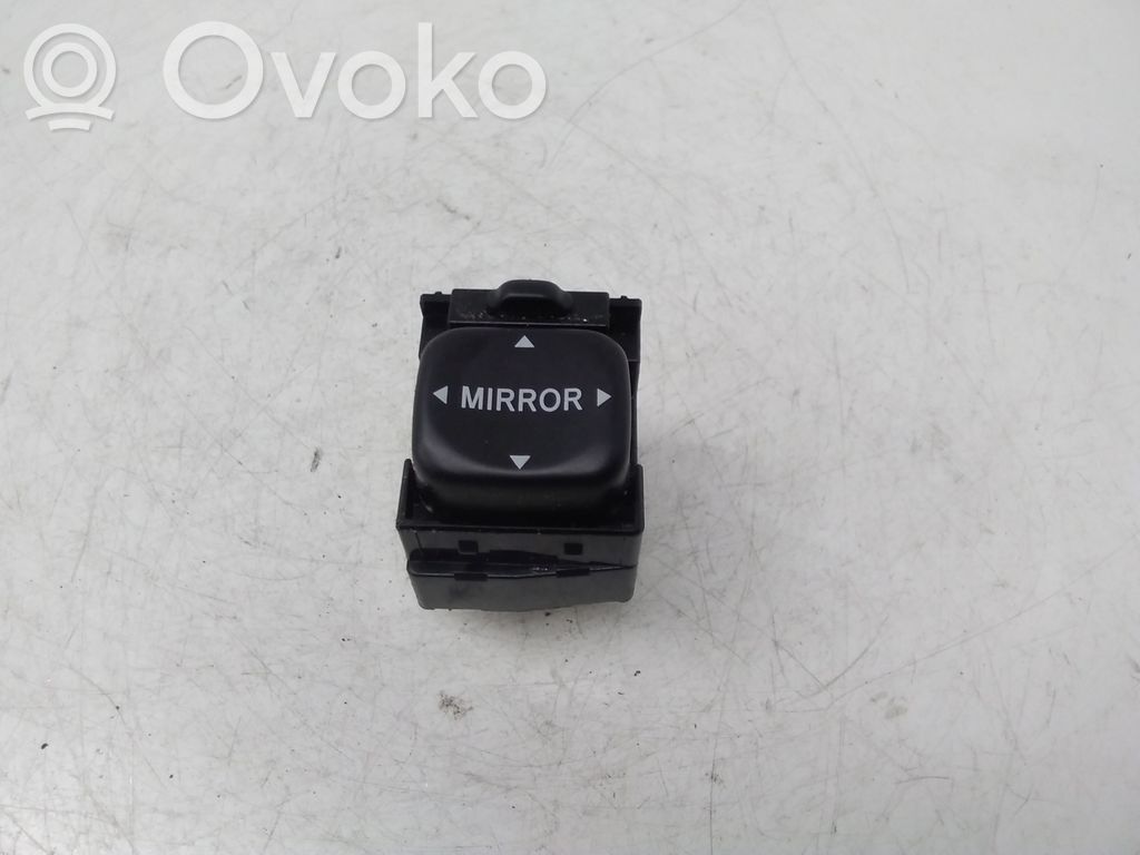 Toyota Yaris Wing mirror switch 