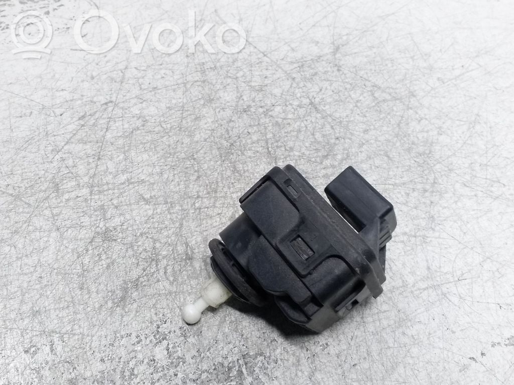 Volkswagen Golf II Motorino di regolazione assetto fari 