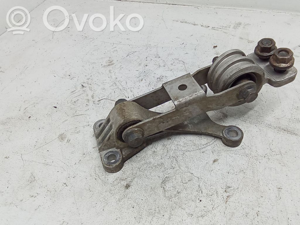 Engine mount bracket   30680749
