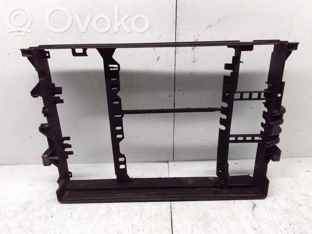 BMW 7 E38 Radiatorių panelė 