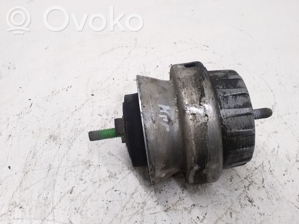 Engine mount bracket