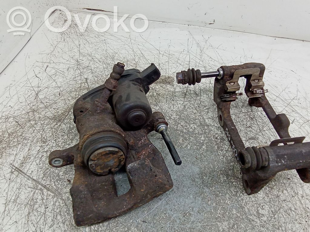 Audi A4 S4 B8 8K Tylny zacisk hamulcowy 
