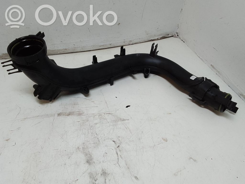 Audi A4 S4 B9 Wąż / Rura intercoolera 