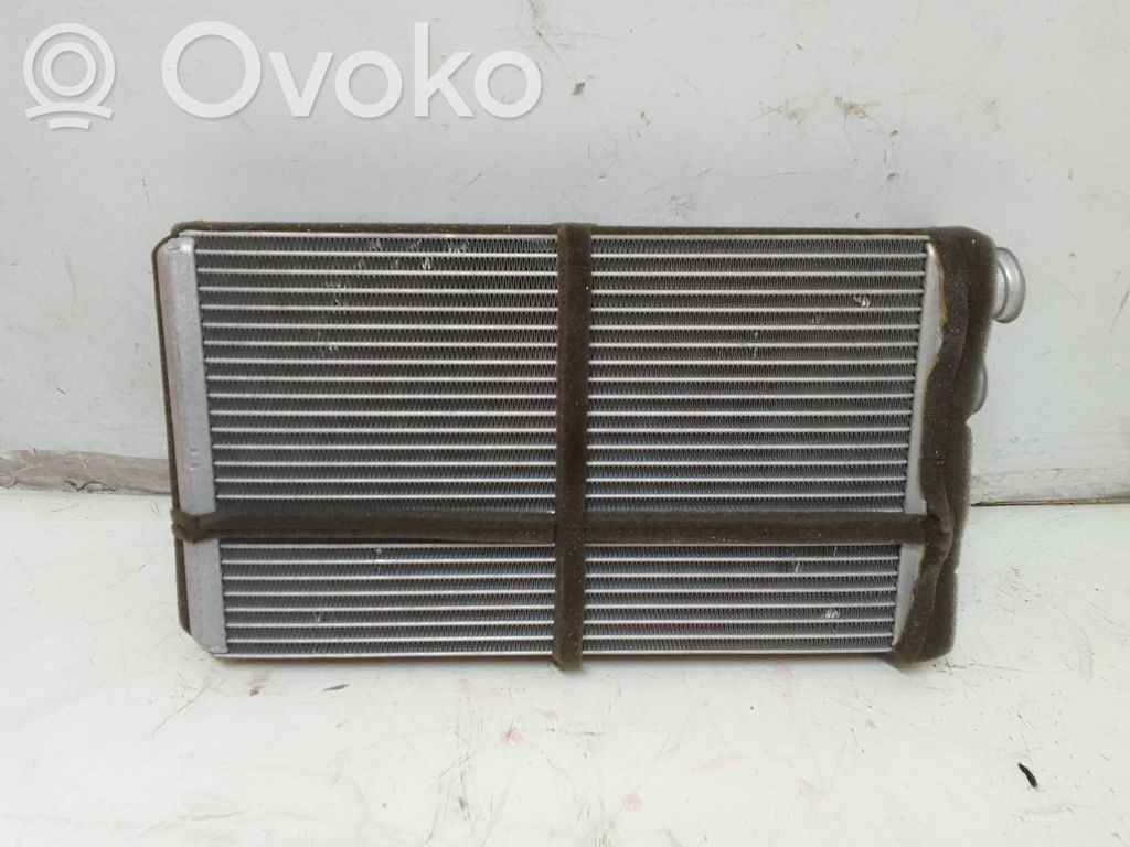 Audi A4 S4 B9 Pečiuko radiatorius 
