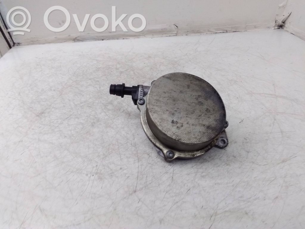 Volkswagen Touareg II Vacuum pump 