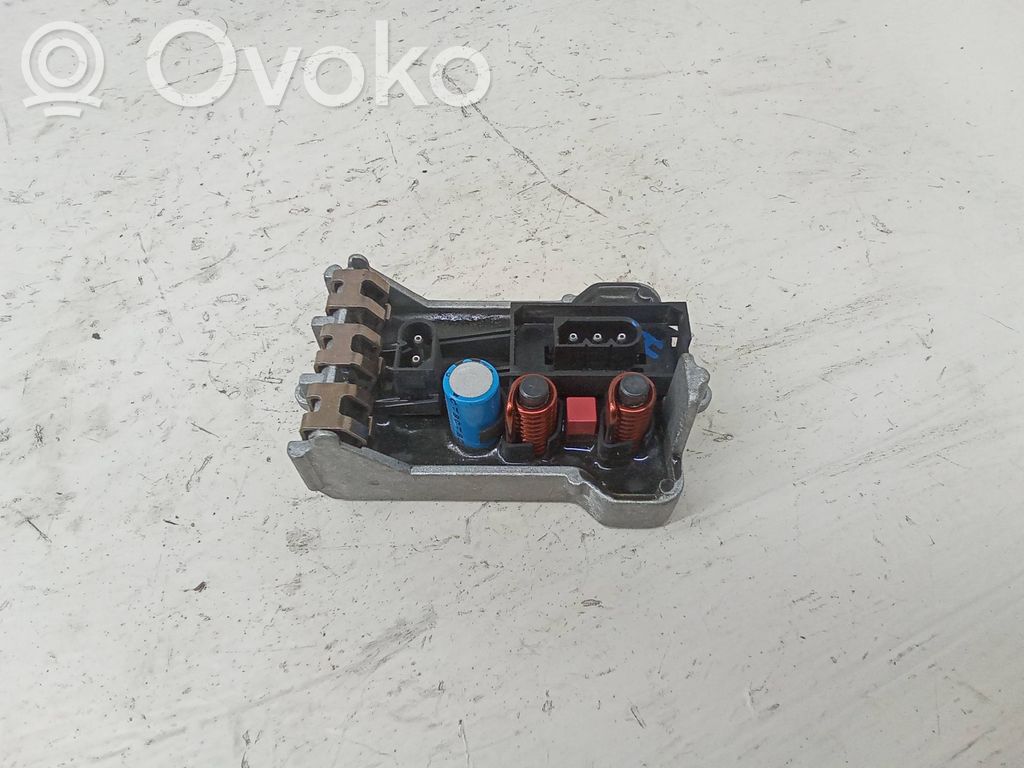 BMW 7 E65 E66 Mazā radiatora ventilatora reostats 