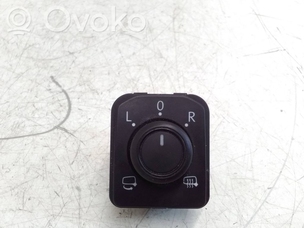 Volkswagen PASSAT B8 Wing mirror switch 