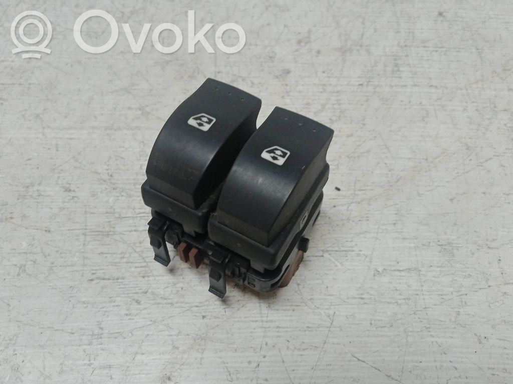 Renault Megane II Electric window control switch 