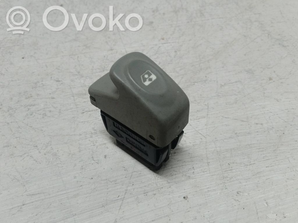 Renault Twingo I Electric window control switch 