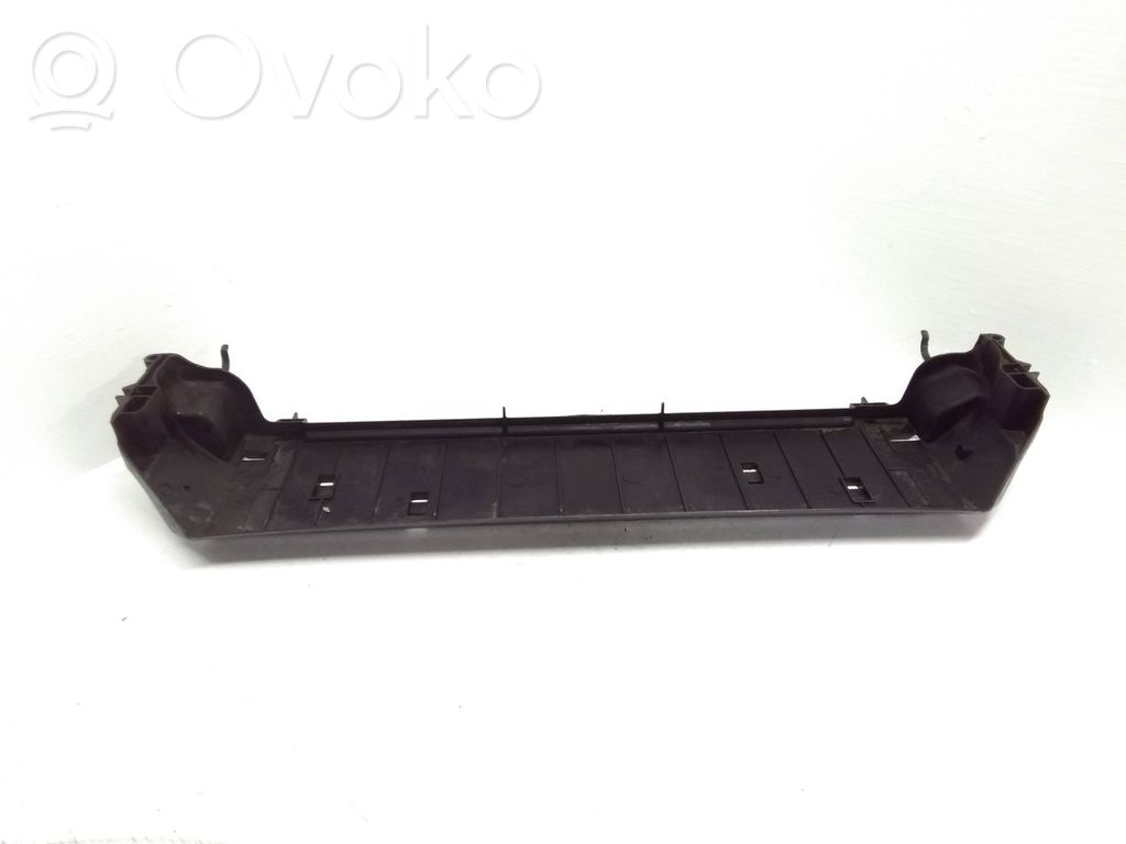 BMW X5 E70 Radiatoru paneļa apakšējā daļa (televizora) 