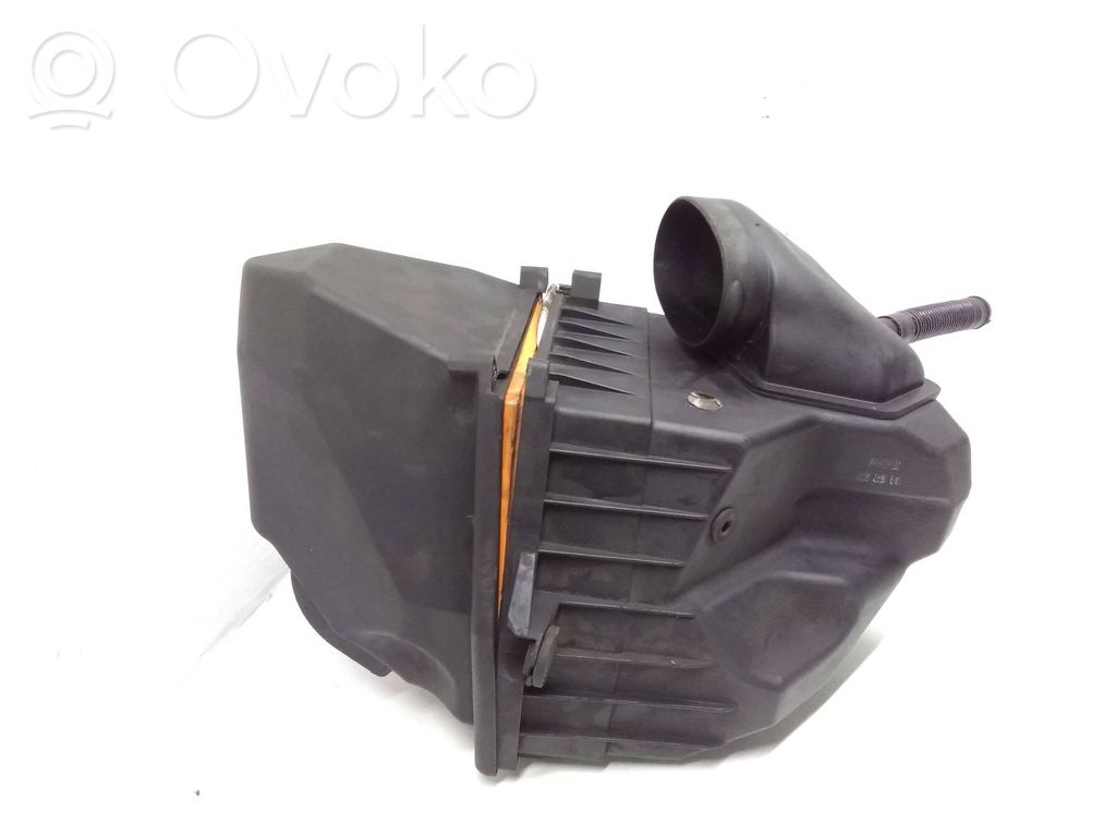 Volkswagen Phaeton Air filter box 