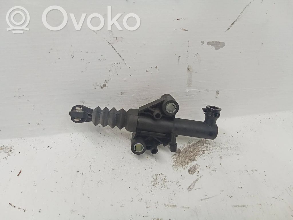 Opel Vivaro Główny cylinder sprzęgła 