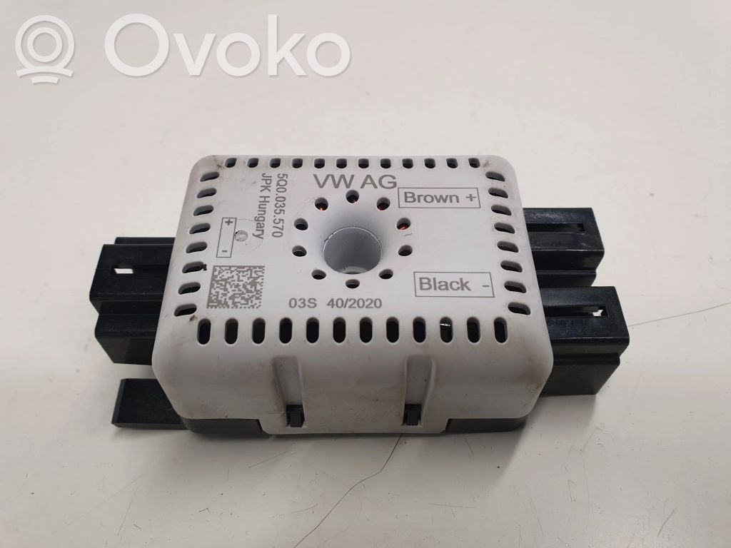 Pystyantennivahvistin   5Q0035570