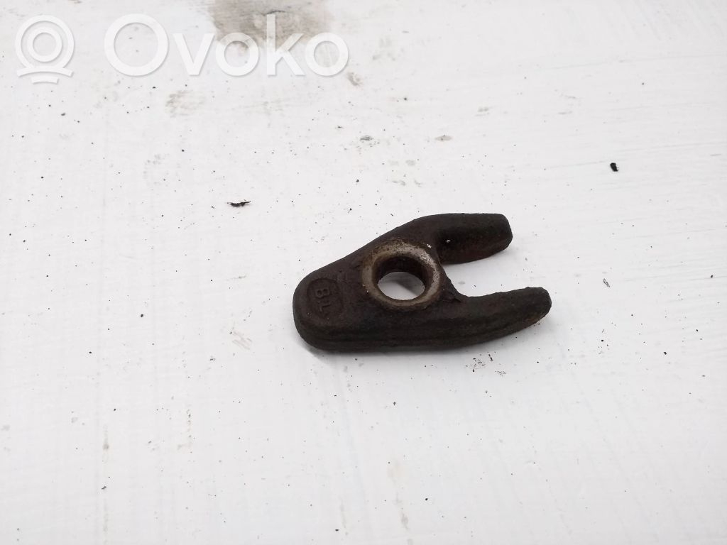 Abrazadera del inyector de combustible