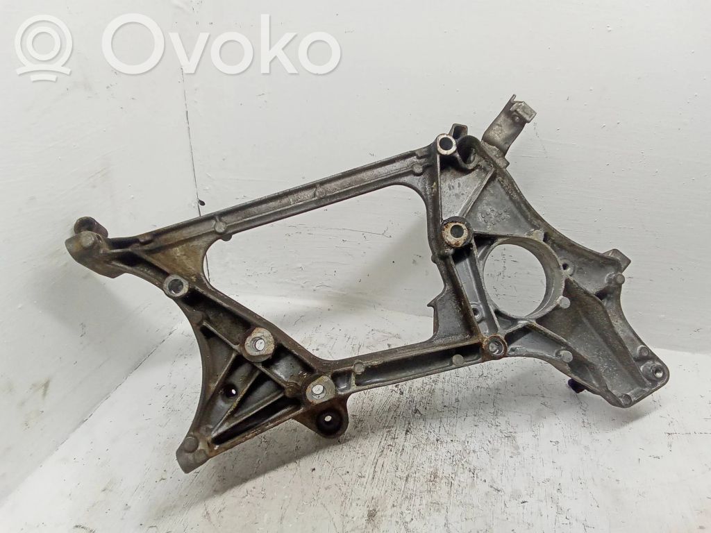 Mercedes-Benz C W204 Mocowanie alternatora 