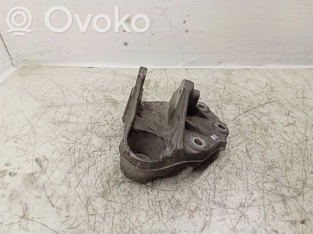 Citroen C5 Engine mounting bracket 