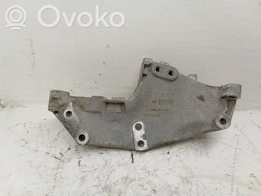Renault Trafic II (X83) Engine mounting bracket 