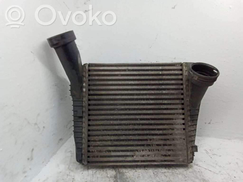 Audi Q7 4L Interkūlerio radiatorius 